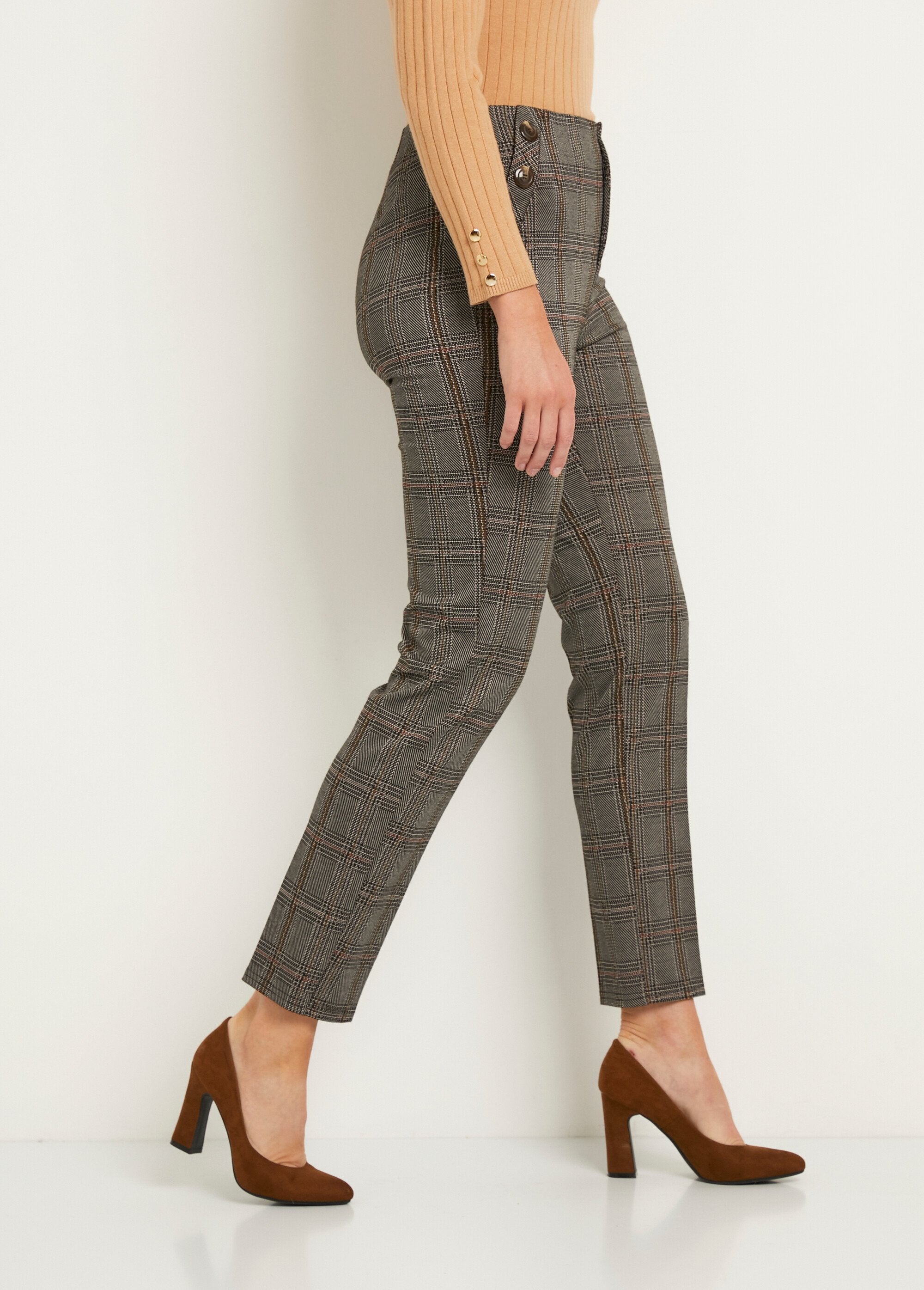 Straight-leg_pants,_normal_waist,_plain_knit_or_checked_Tiles_DR1_slim