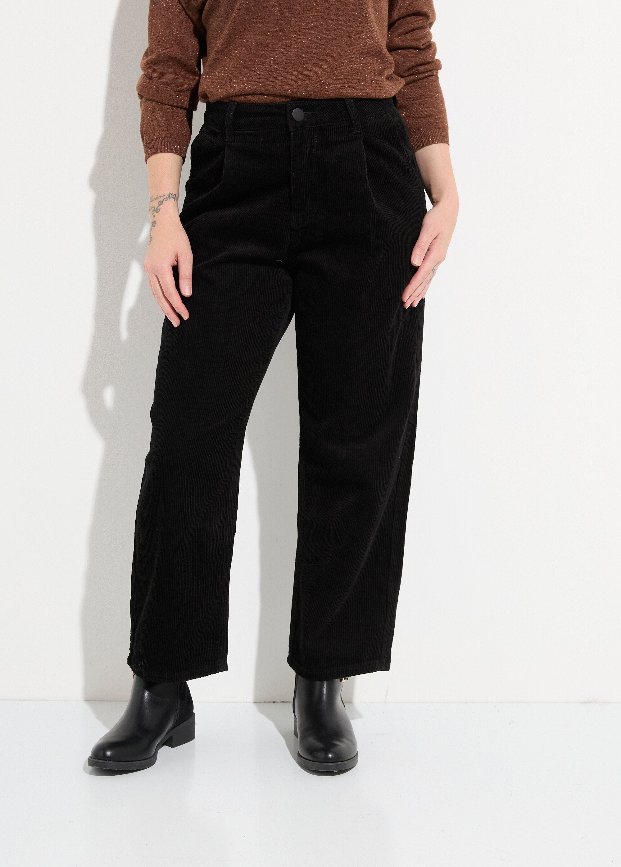 Pantalon_large_velours,_spécial_PETITE_Noir_FA1_slim