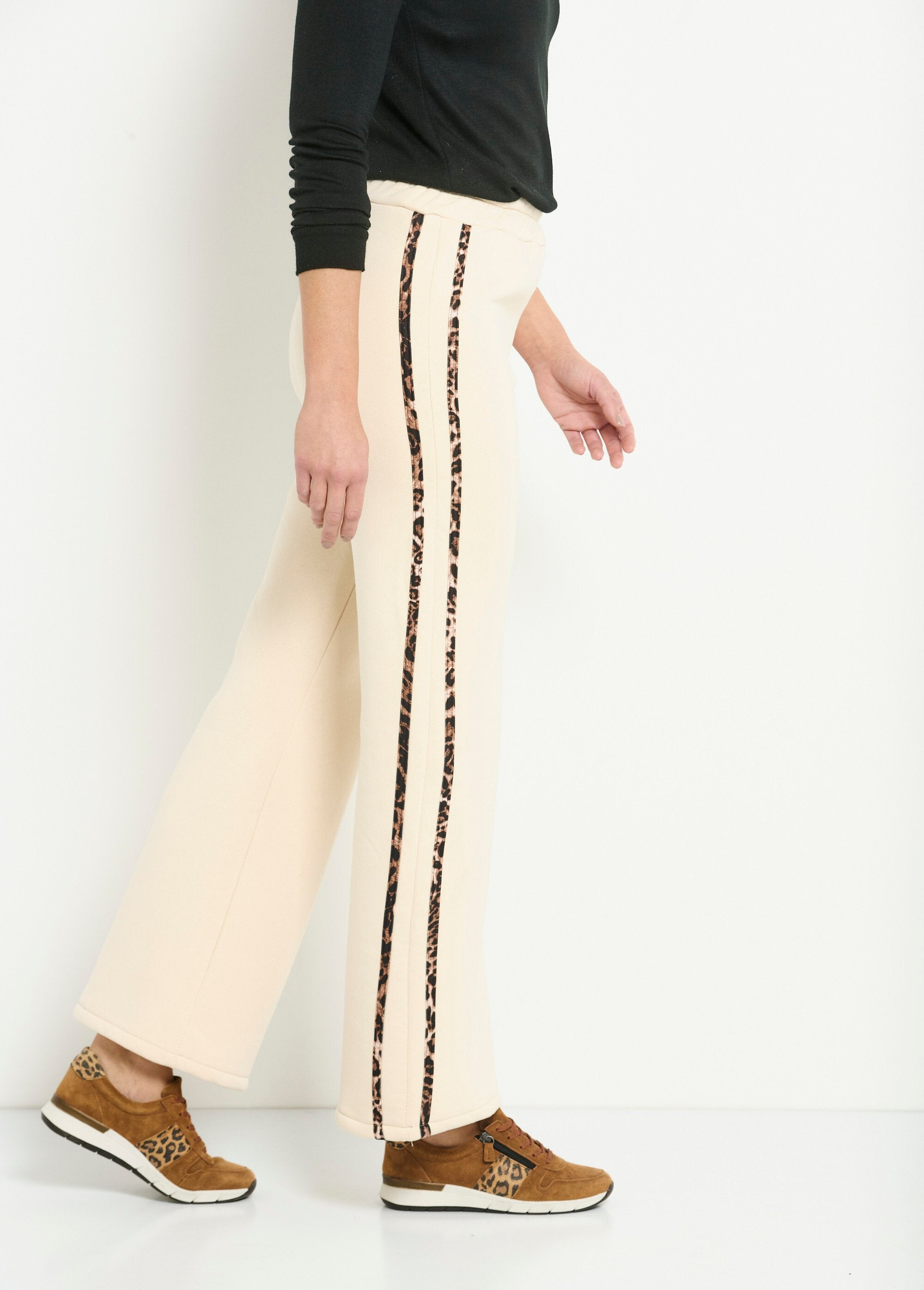 Leopard_stripe_comfort_fleece_pants_Beige_DR1_slim