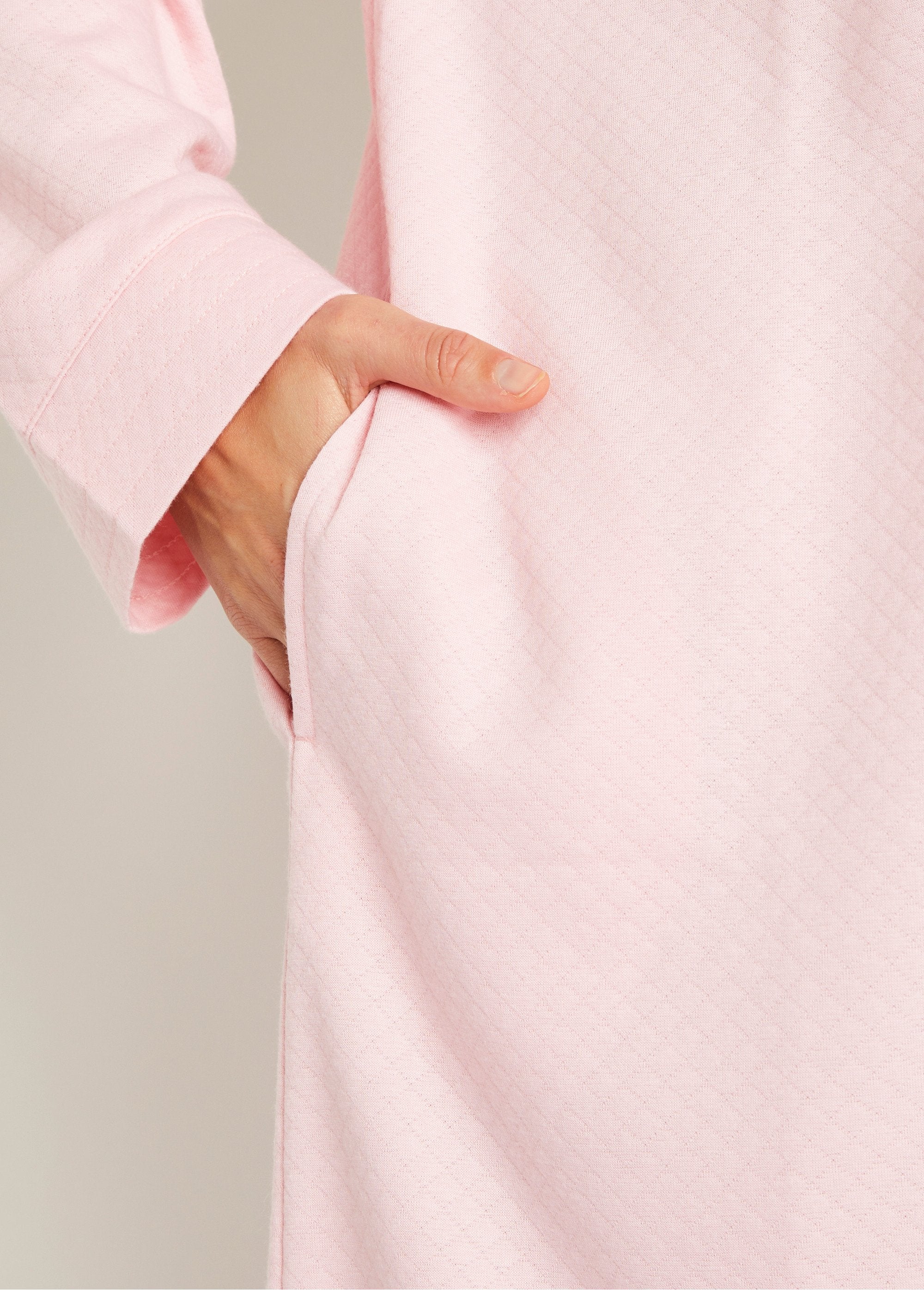 Long_quilted-effect_knit_bathrobe_Pink_DE2_curvy