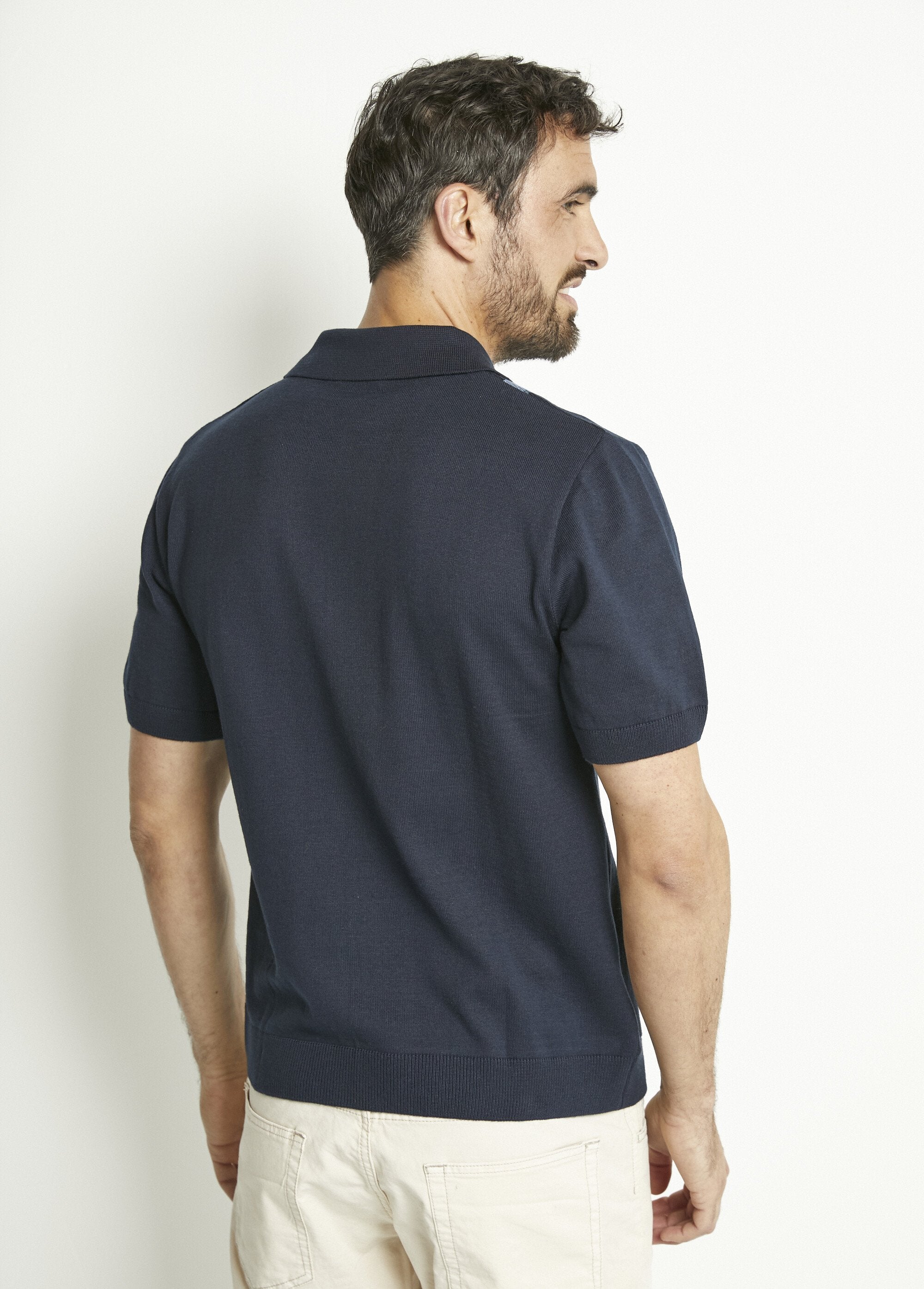 Short-sleeved_zipped_polo_shirt_with_jacquard_stripes_Marine_DO1_slim