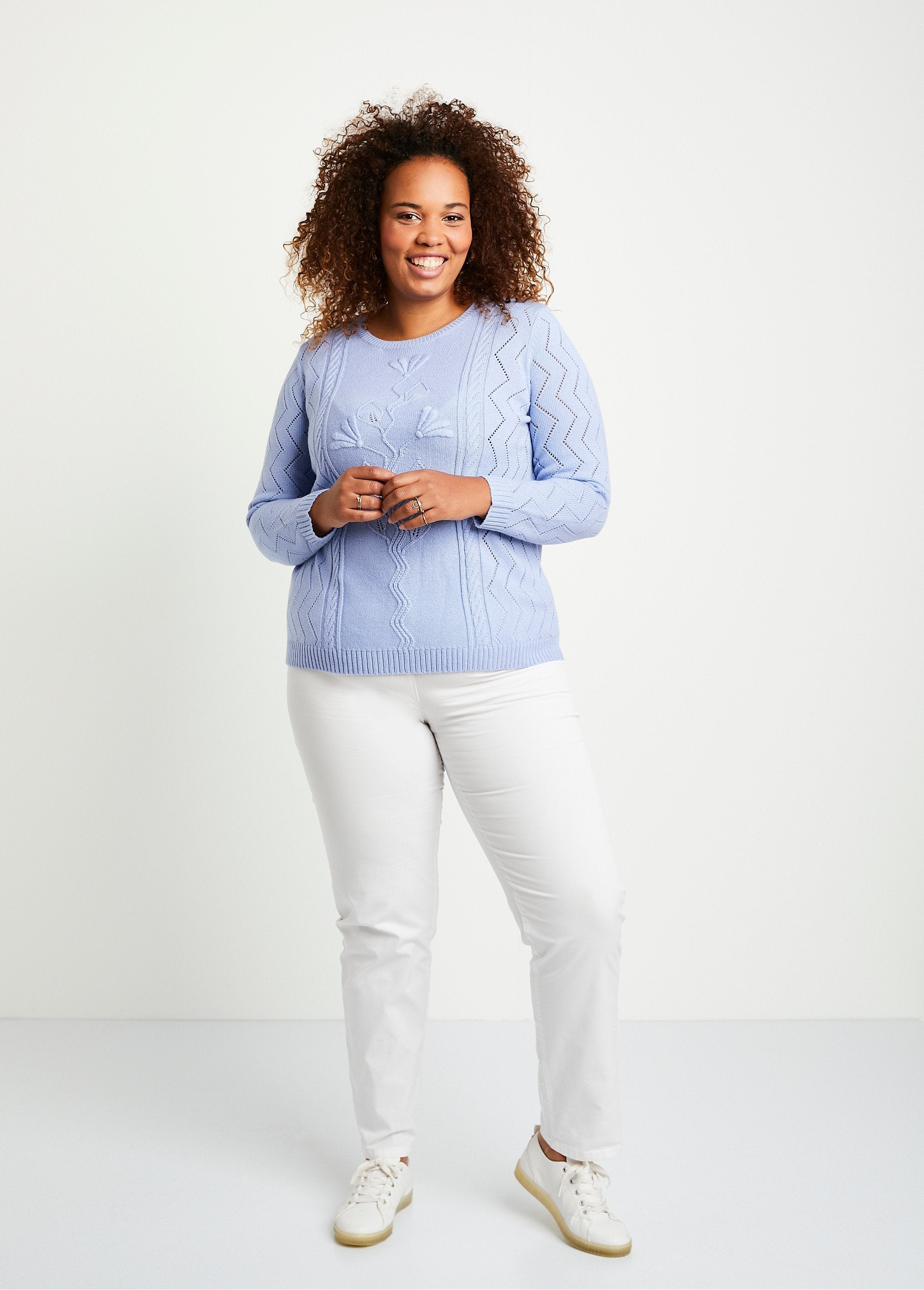 Short_openwork_cable_sweater_Blue_SF1_curvy