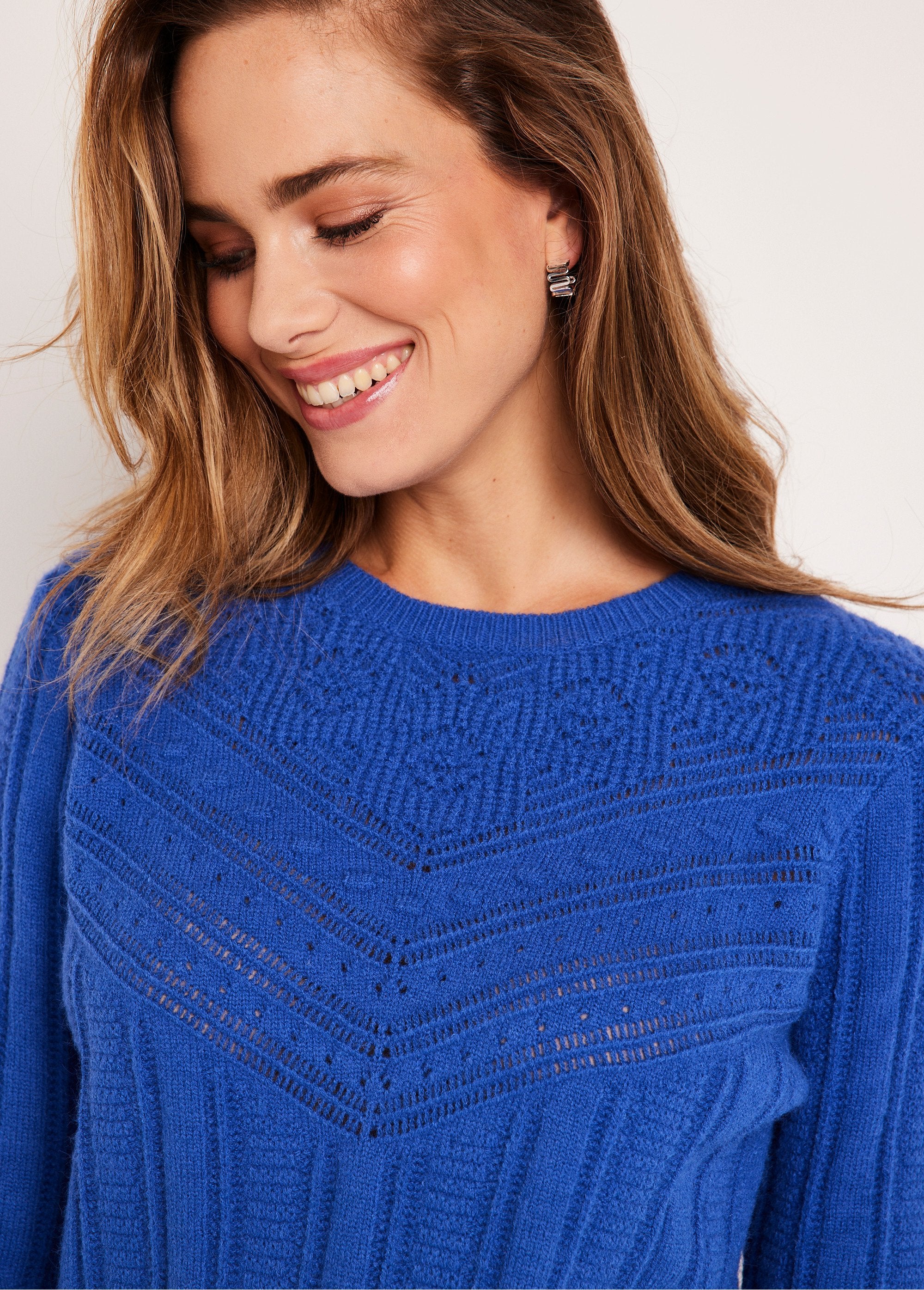 Soft_openwork_sweater_with_round_neck_balls_Blue_DE1_slim