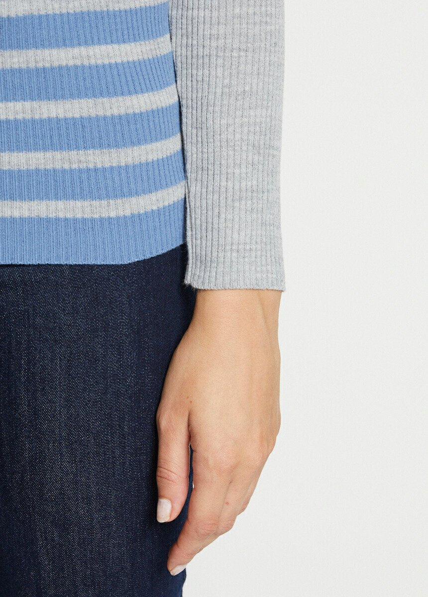 Short_ribbed_knit_high_neck_sweater_Blue_stripe_DE2_slim