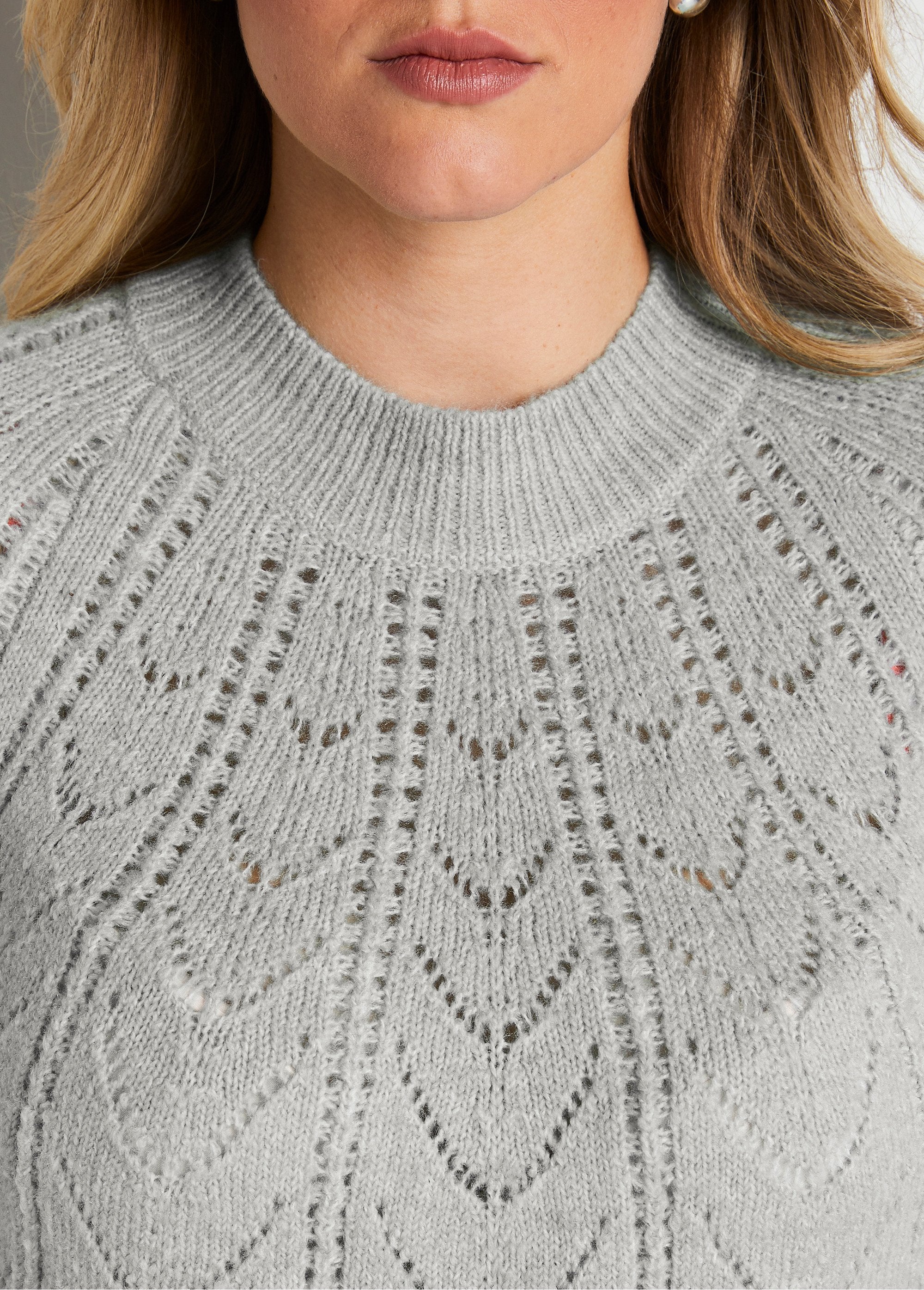 Round_neck_openwork_heathered_knit_sweater_Heather_gray_DE2_curvy