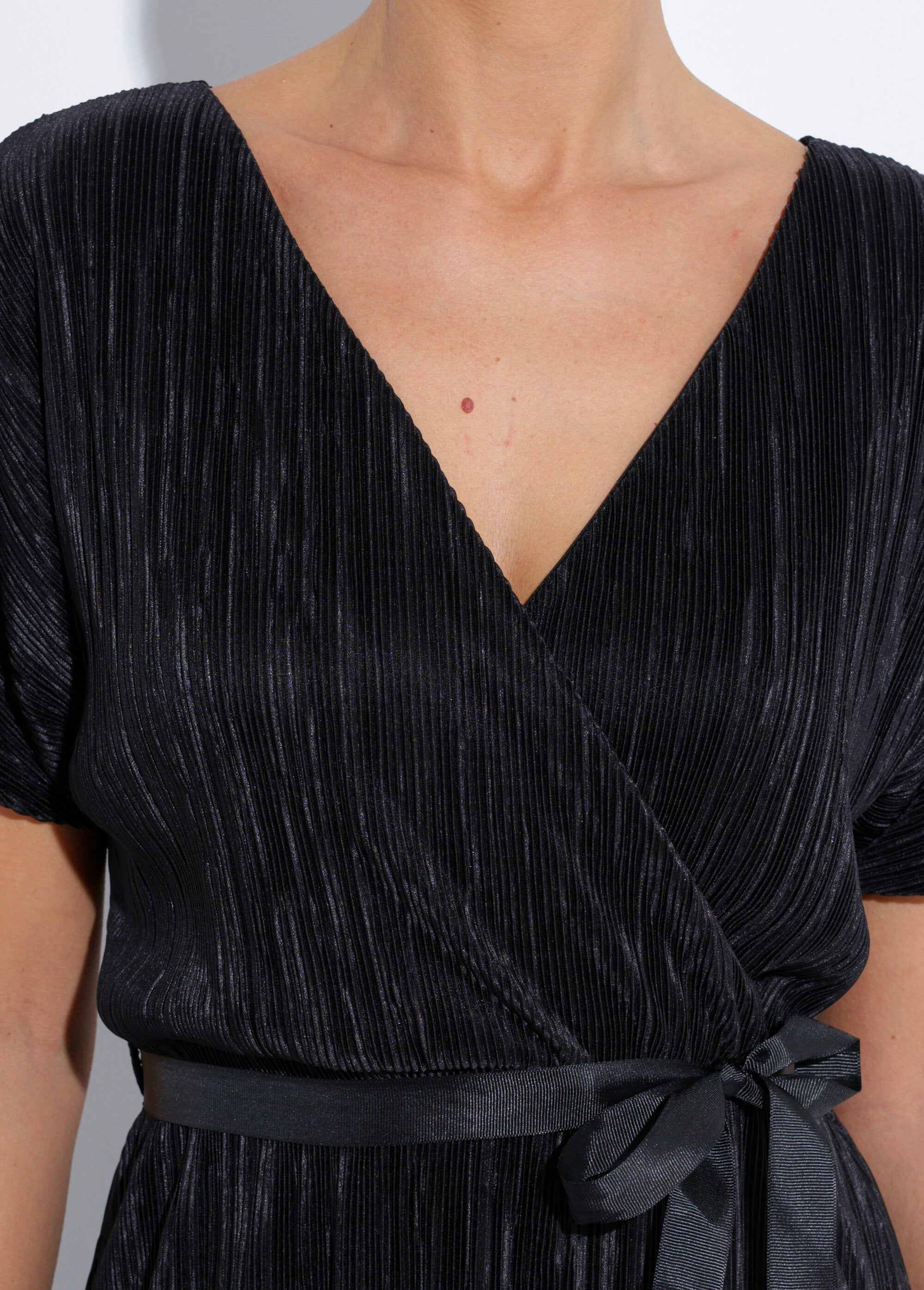 Chic_pleated_dress_with_a_sweetheart_neckline_Black_DE1_slim