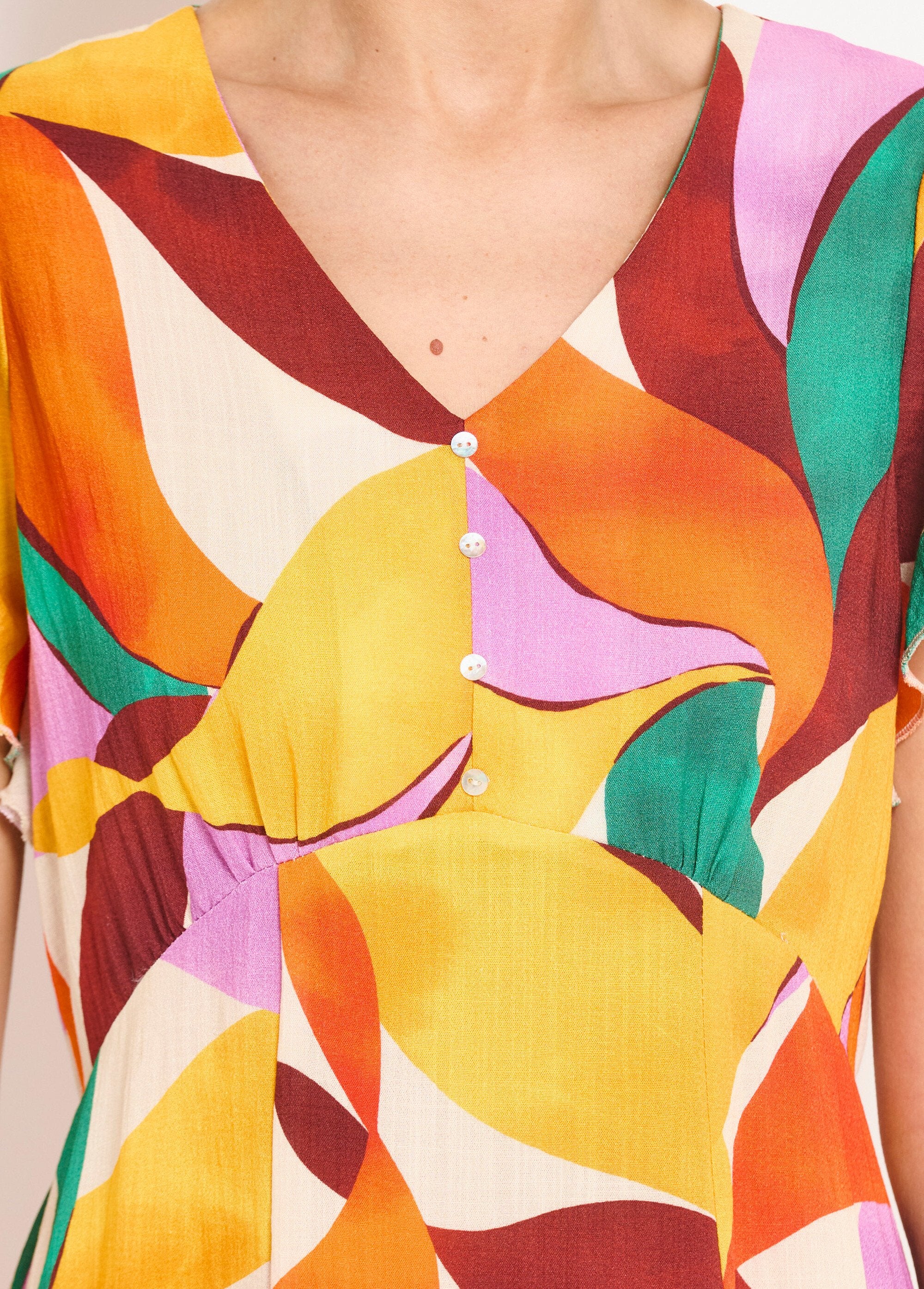 Short_V-neck_dress_with_floral_print_linen_look_Orange_and_green_DE1_slim