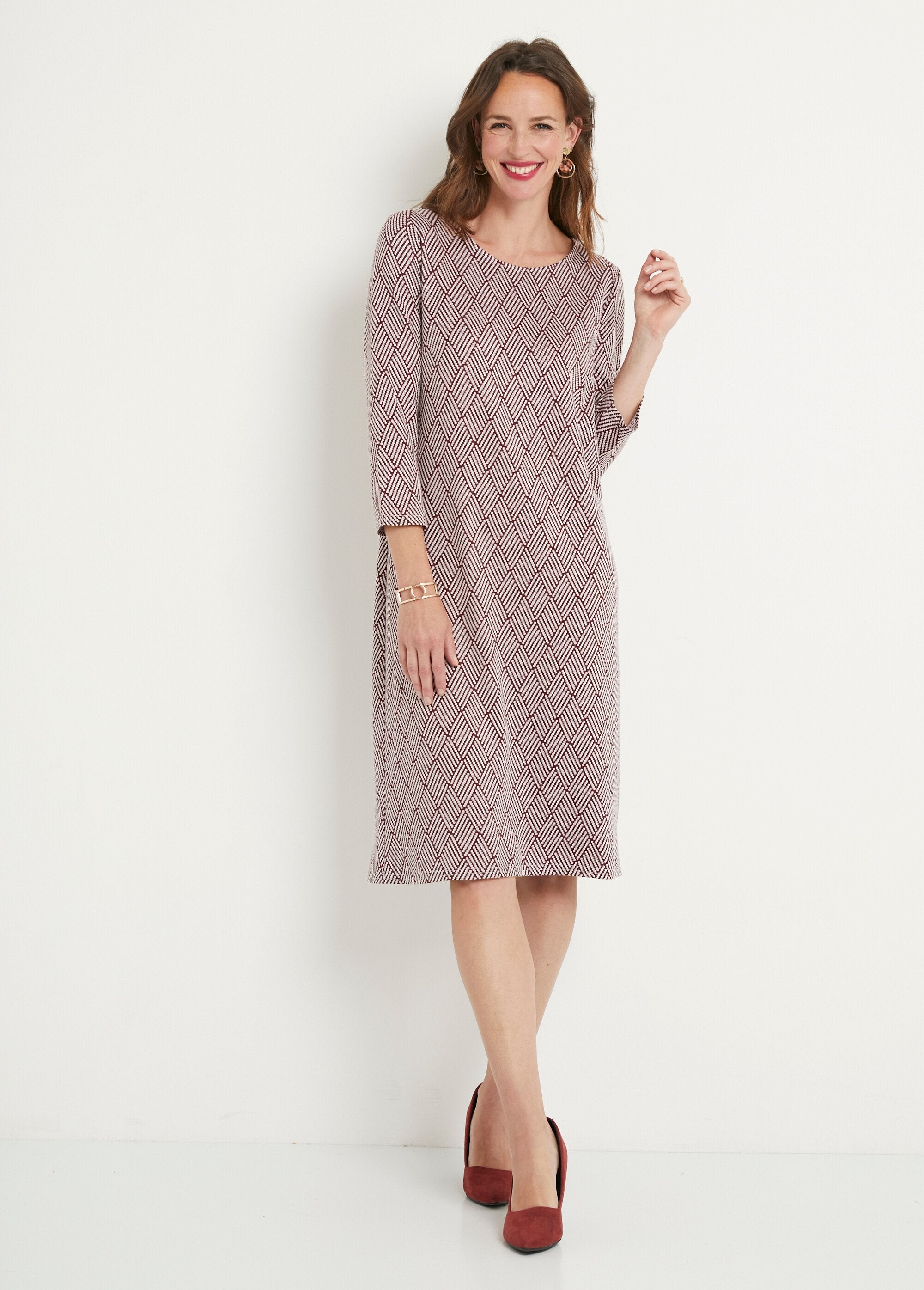 Short_straight_graphic_jacquard_dress_Bordeaux_and_ecru_FA1_slim