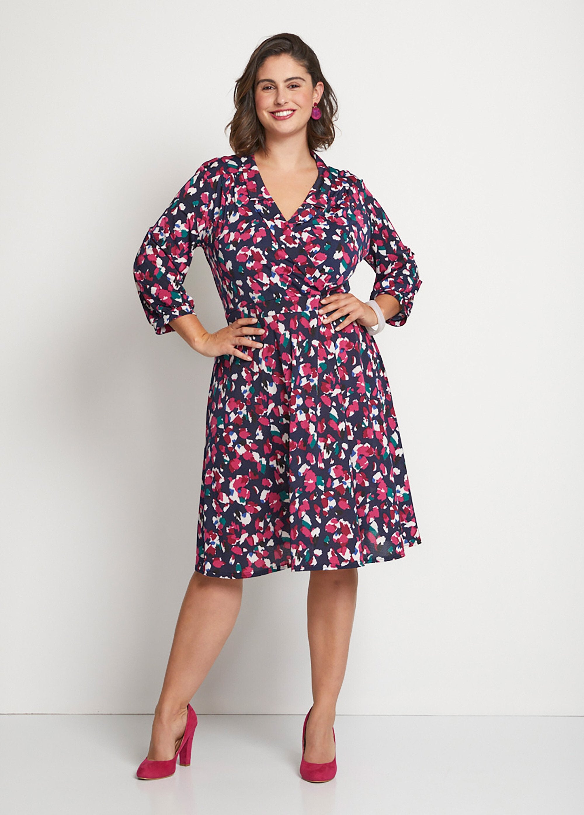 Short_flared_printed_wrap_dress_Fuchsia_print_FA1_curvy