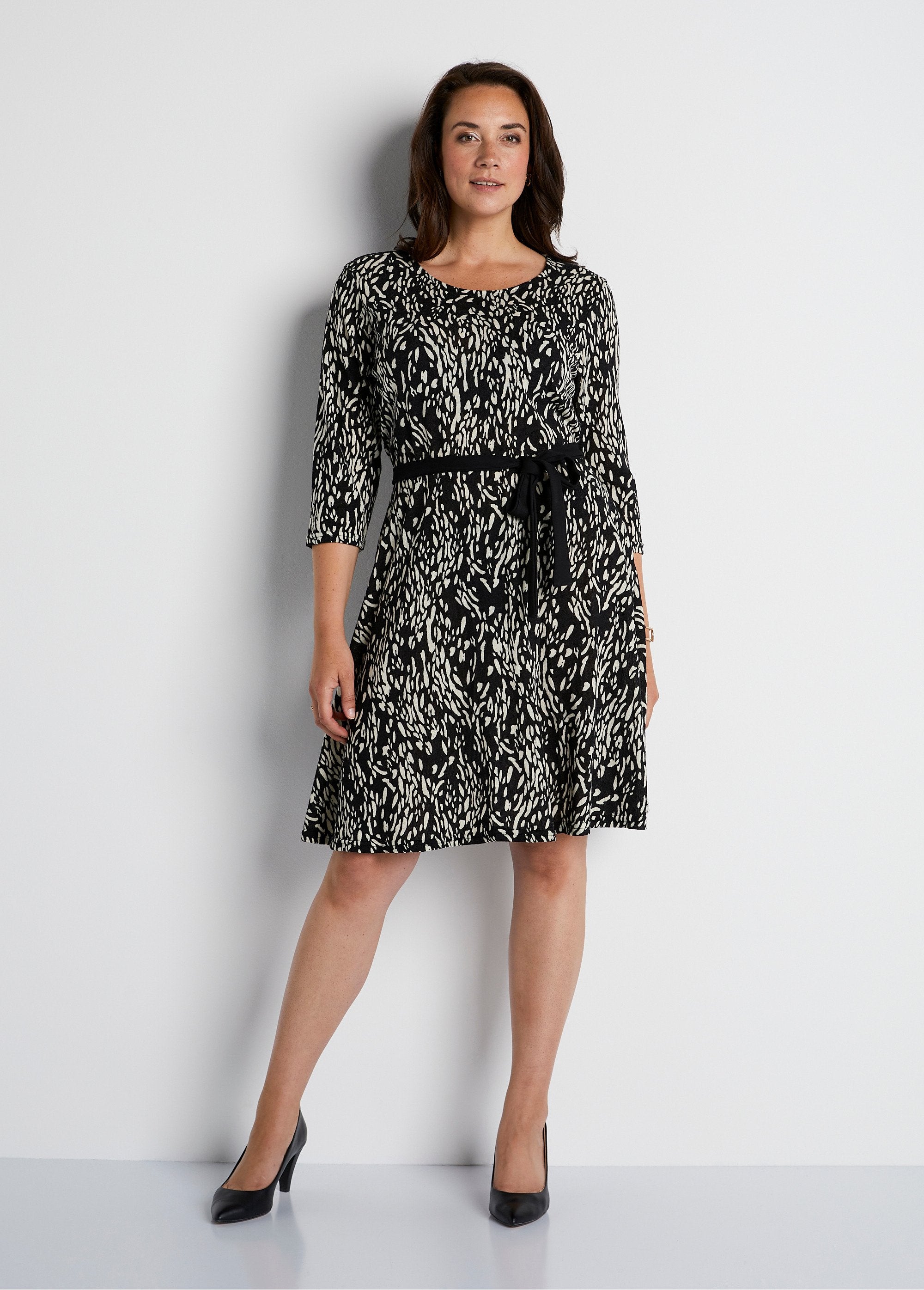 Short_printed_warm_knit_dress_Black_and_white_print_FA1_curvy