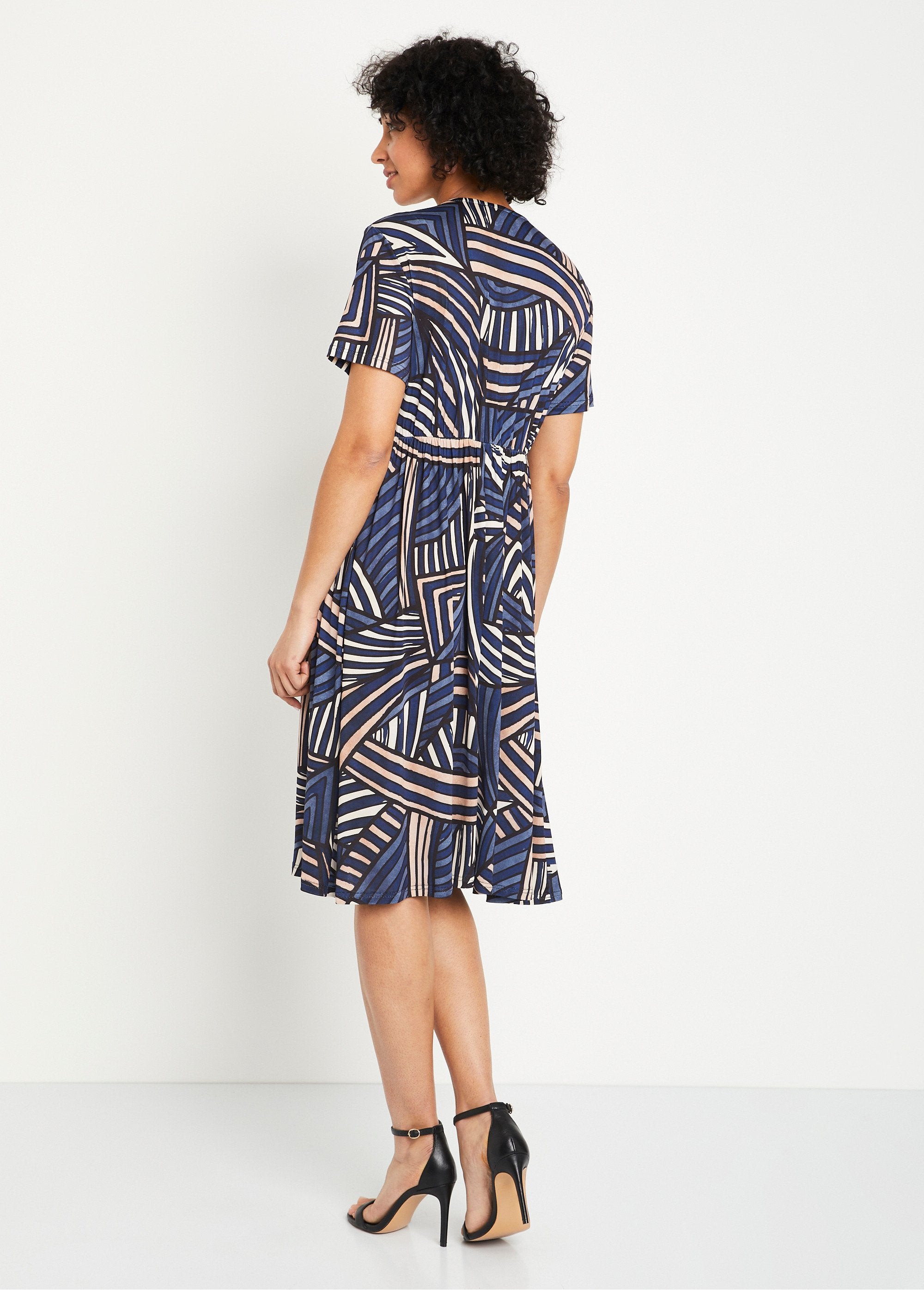 Short_graphic_wrap_dress_Beige_blue_DO1_slim