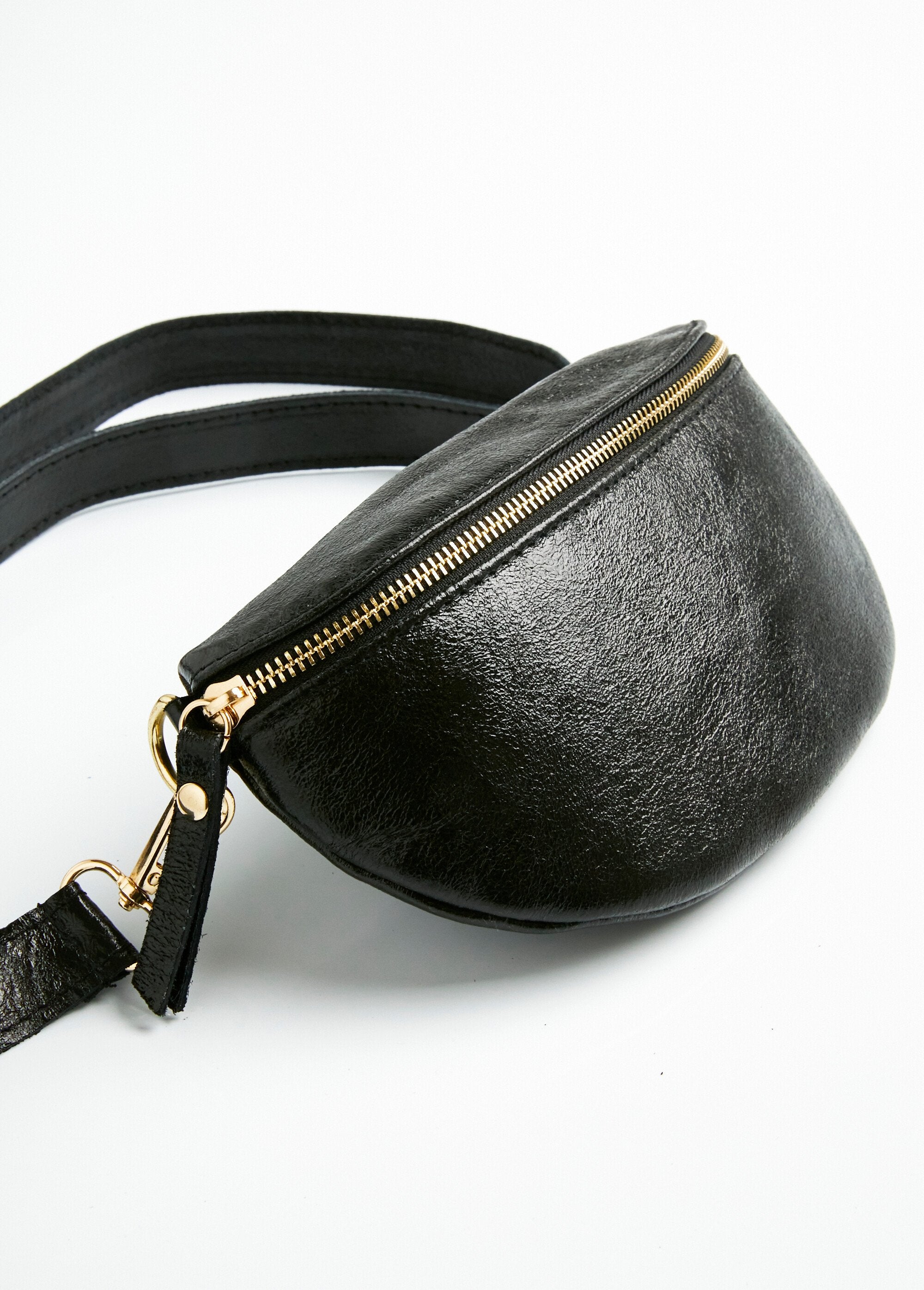 Large_leather_shoulder_bag_Black_DE1_slim