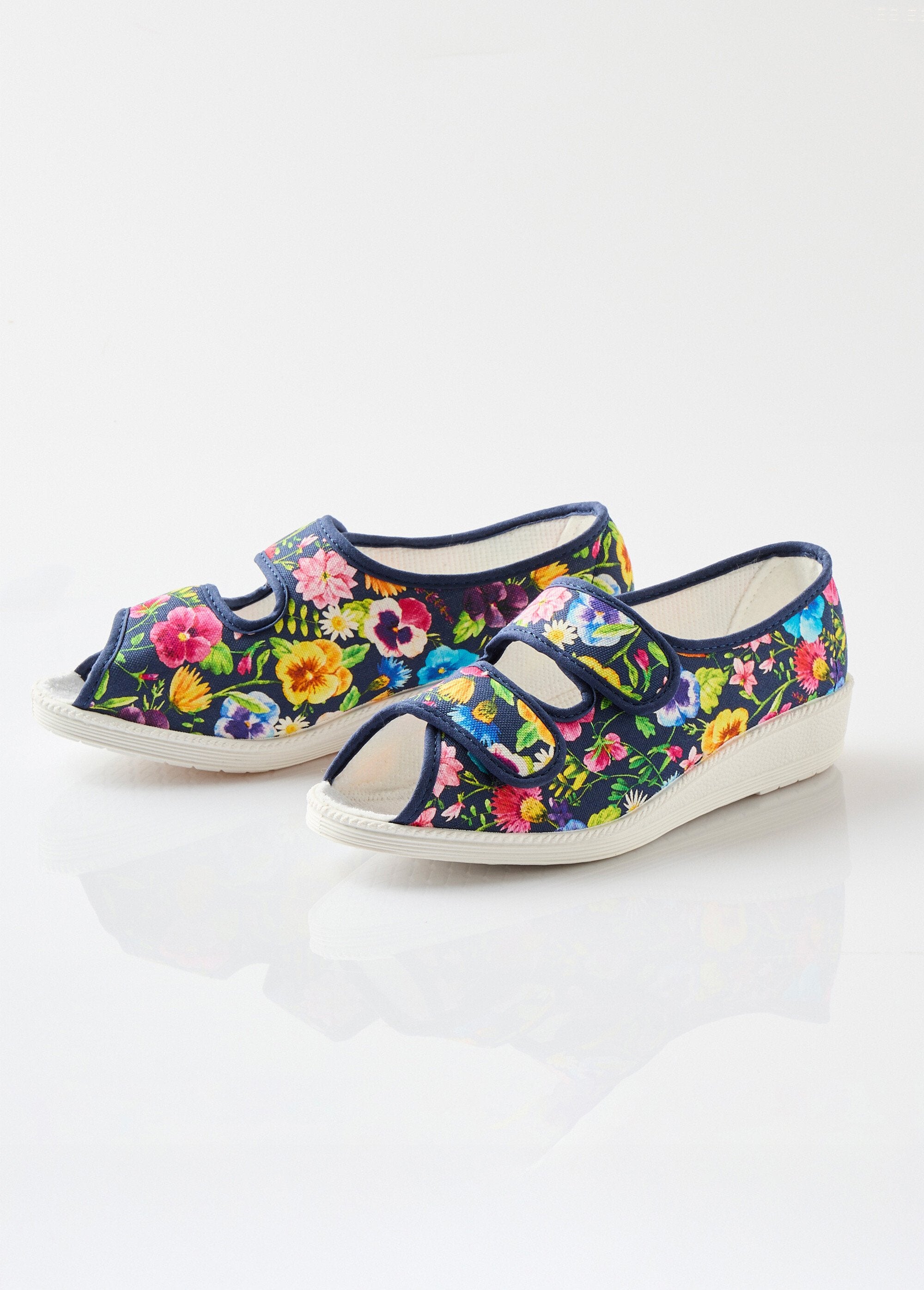 Open_toe_comfort_width_sandals_Navy_print_DE1_slim