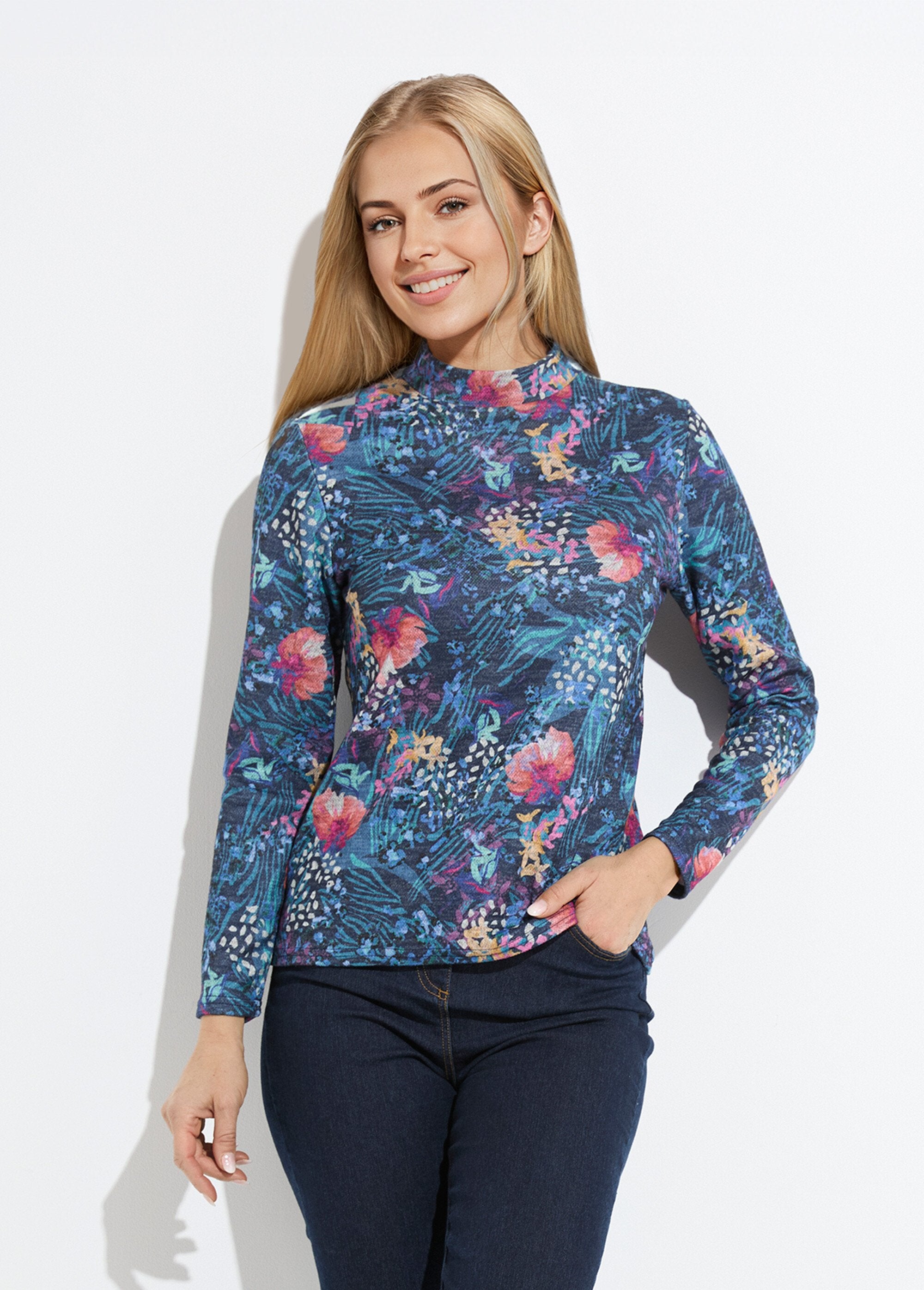 Sous-pull_chaud_court_col_montant_Cassis_et_bleu_FA1_slim