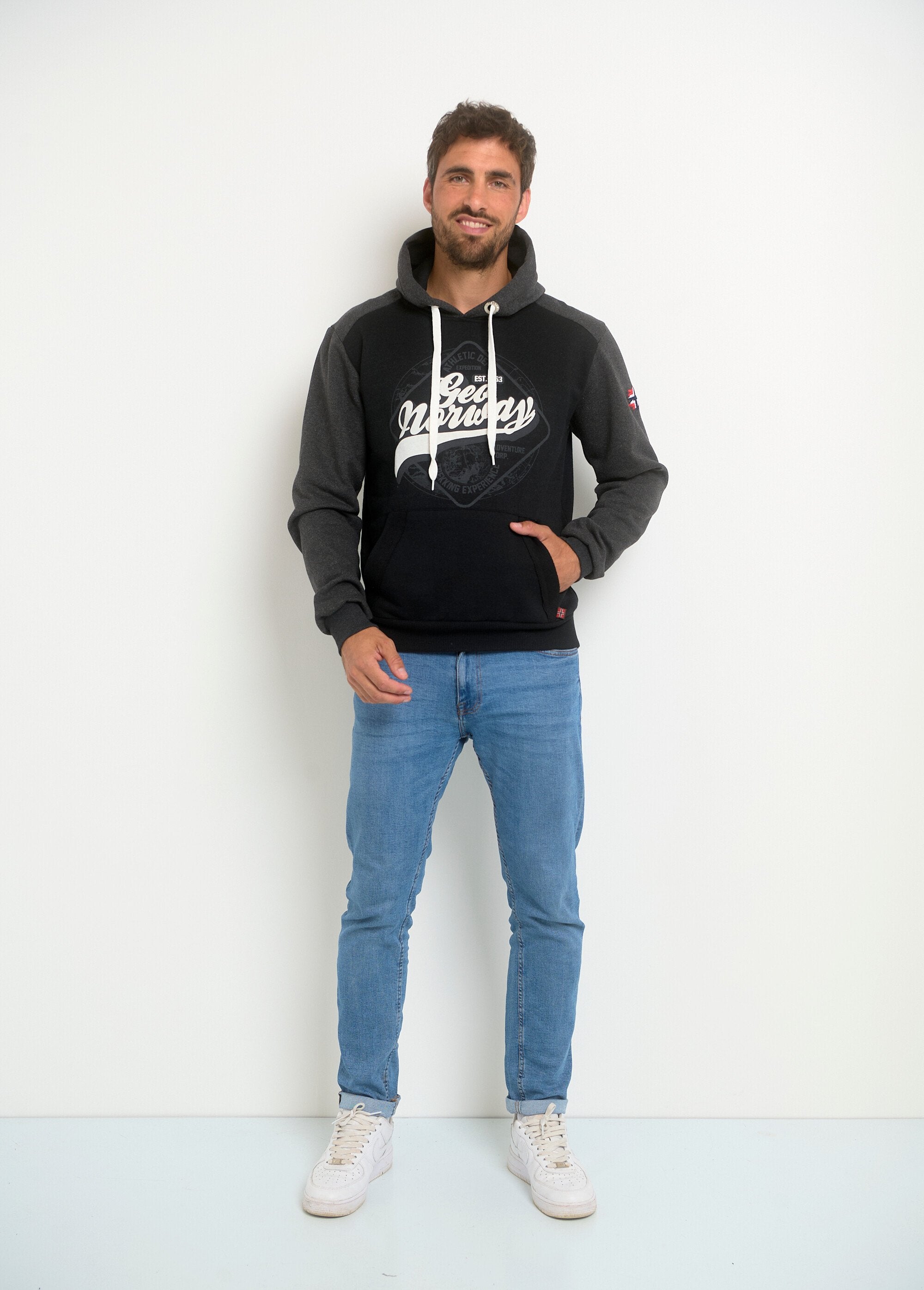 Vintage_Logo_Hoodie_Black_SF1_slim