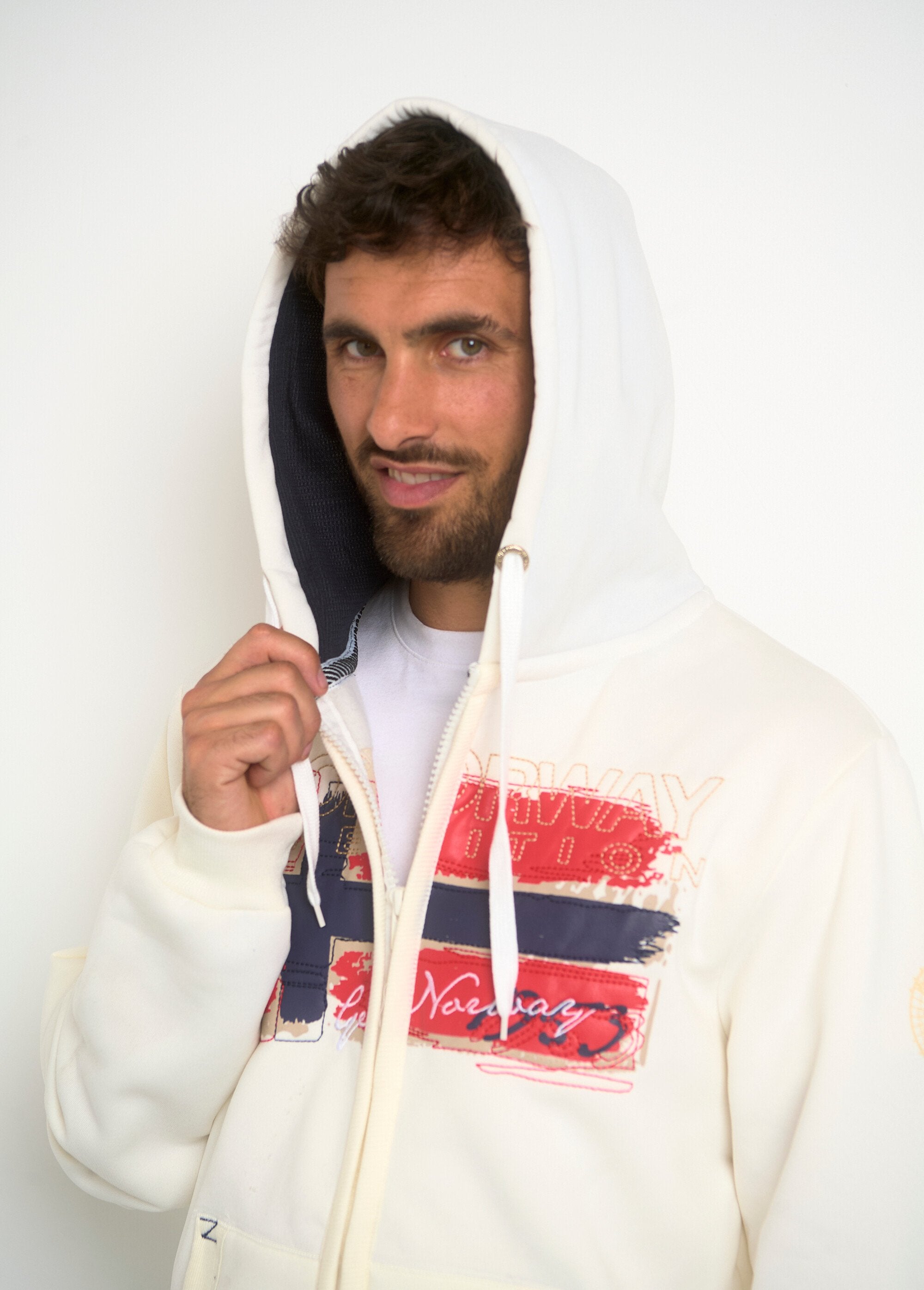 Kangaroo_pocket_zipped_hoodie_White_and_navy_DE4_slim