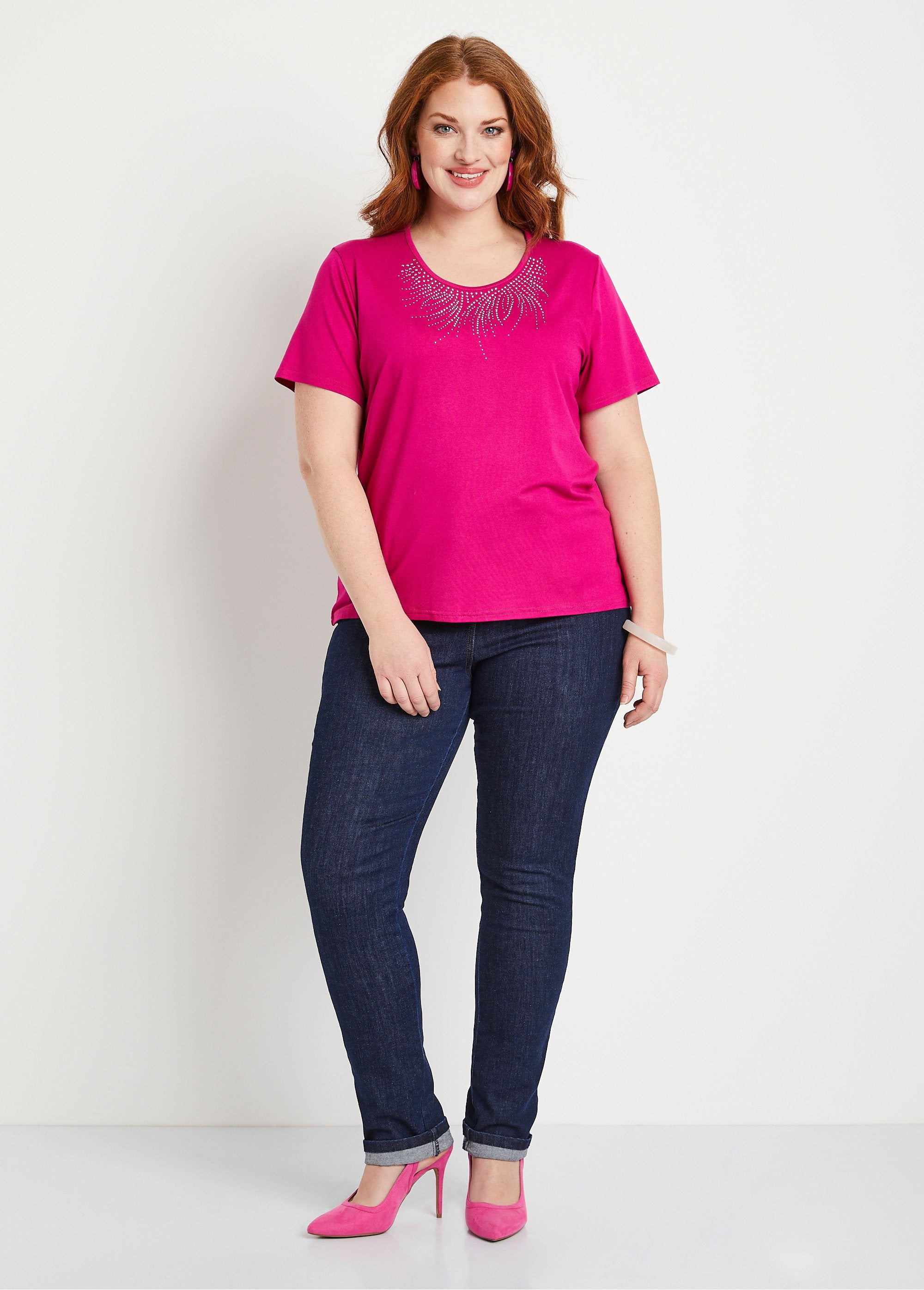 Short-sleeved_cropped_t-shirt_Fuchsia_SF1_curvy