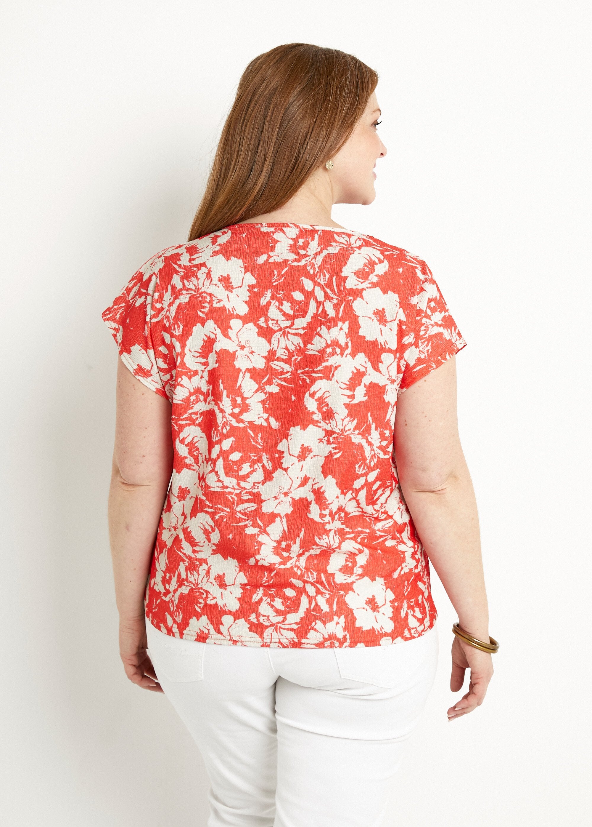 Plain_or_floral_print_short-sleeved_T-shirt_Red_and_beige_DO1_curvy