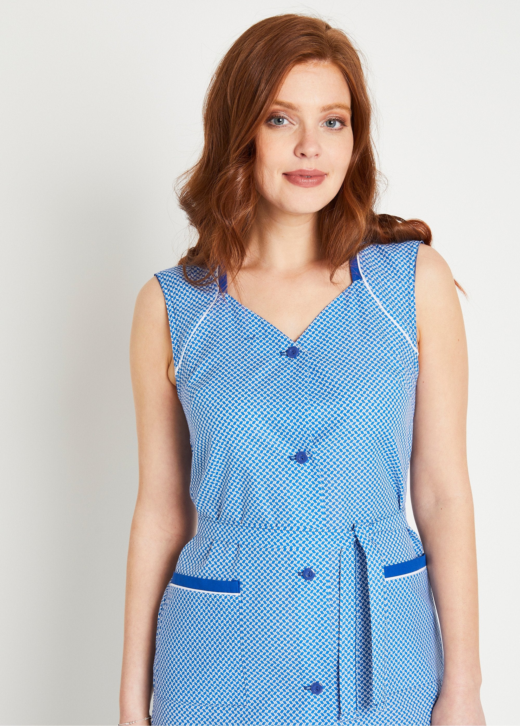 Sleeveless_graphic_apron_Blue_DE2_slim