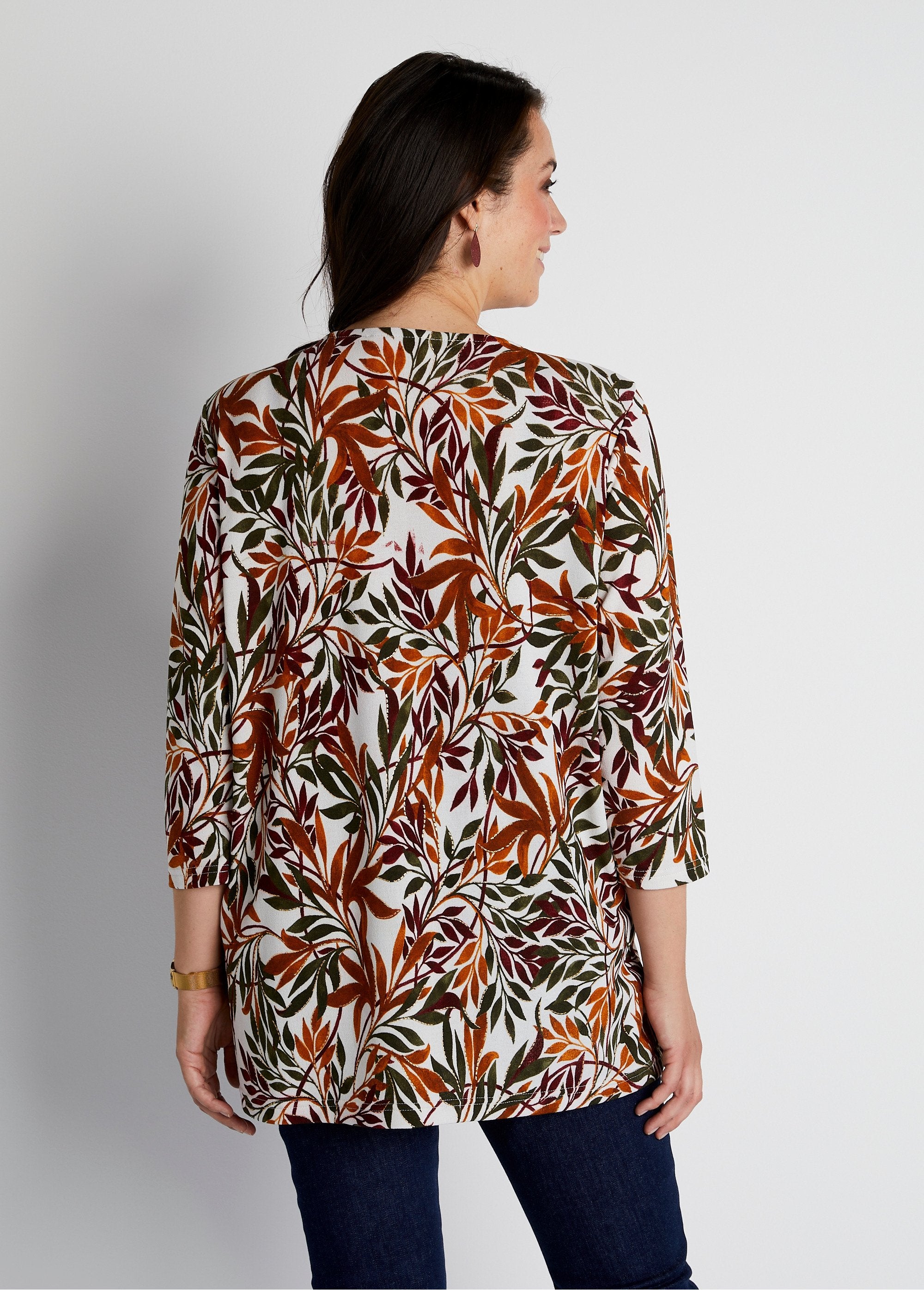 Long_flared_t-shirt_with_3/4_sleeves_and_round_neck_Green_print_DO1_curvy