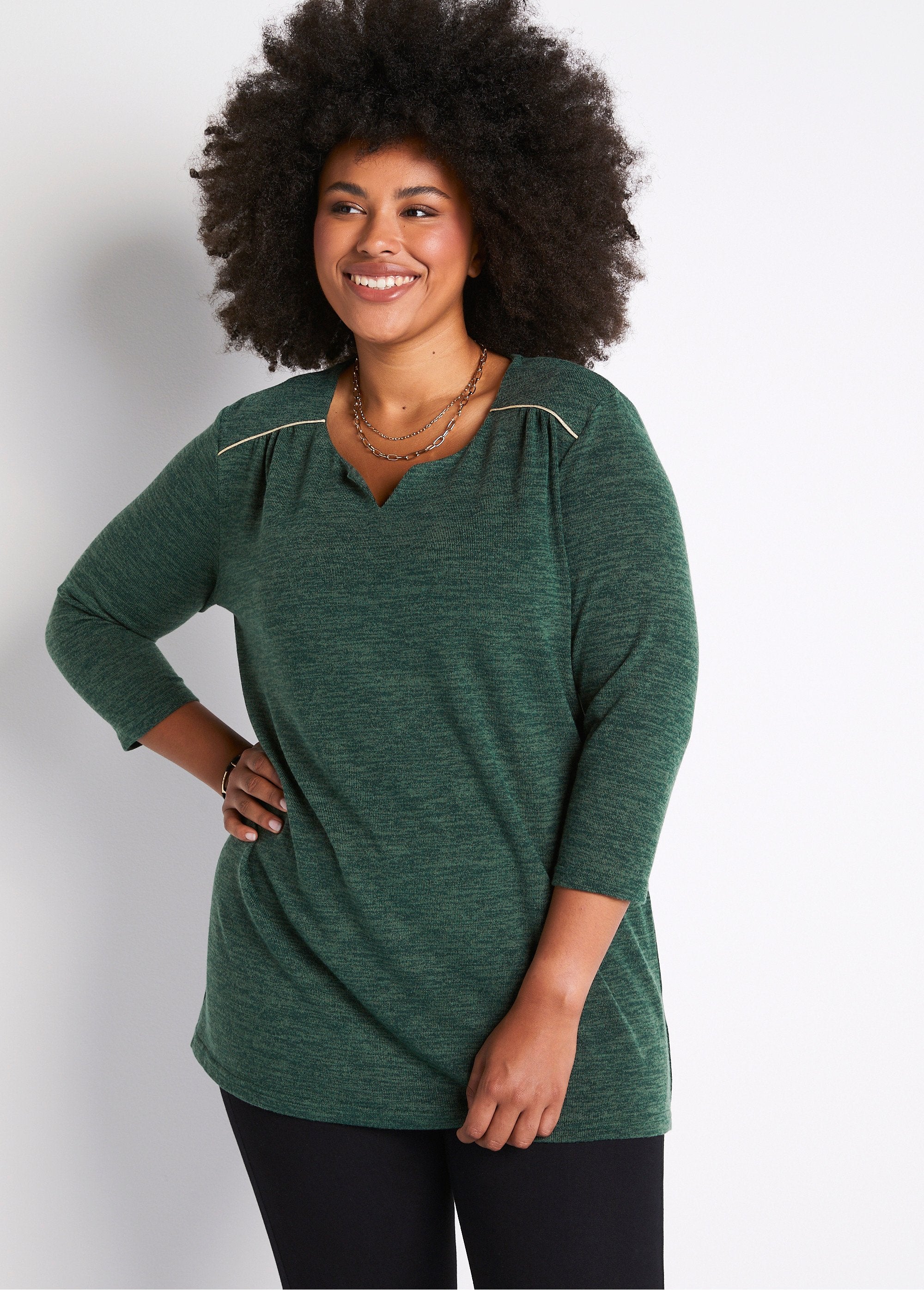 Long_flared_t-shirt_with_3/4_sleeves_and_round_neck_Plain_green_FA1_curvy