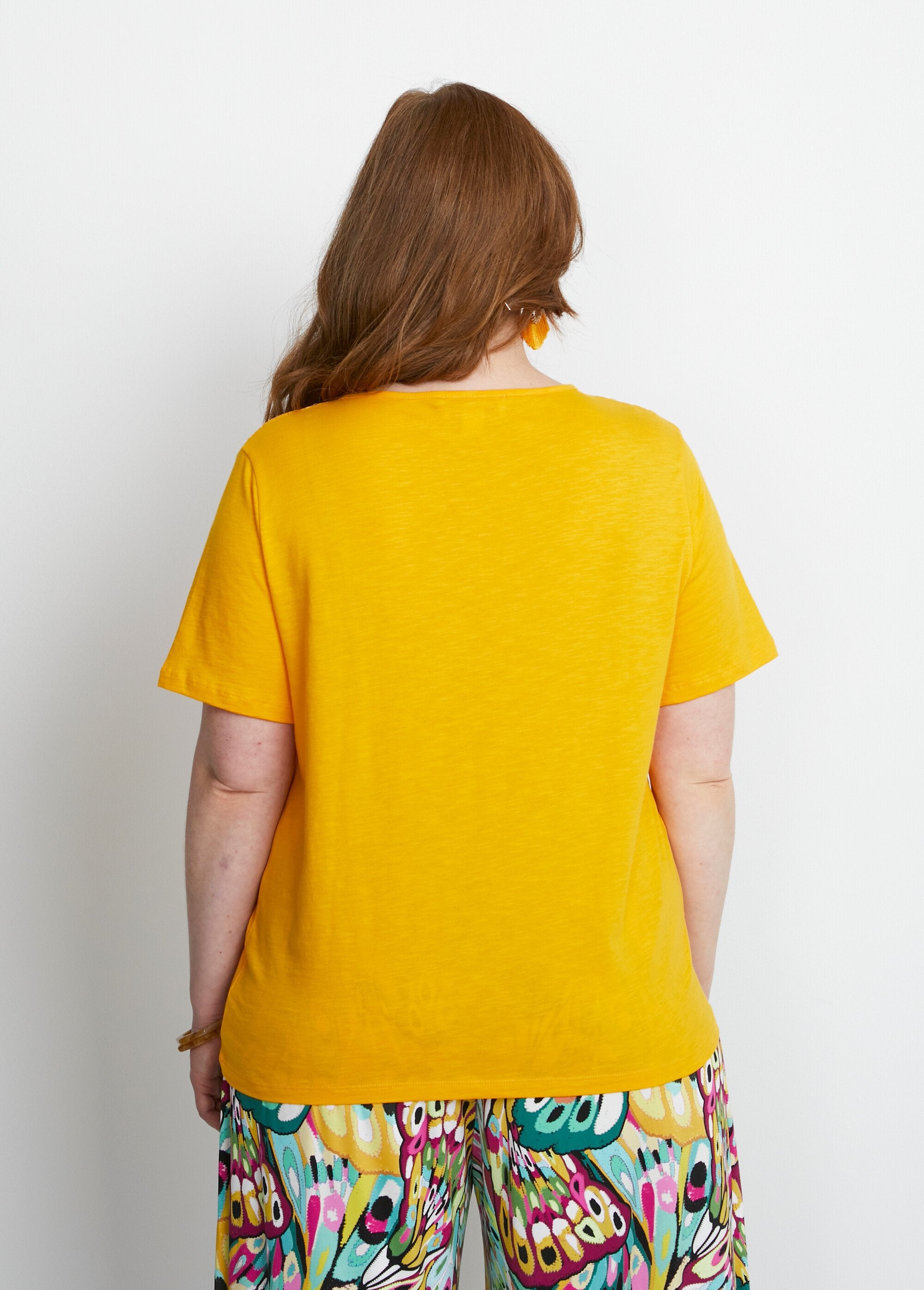 Cotton_slub_knit_lace_t-shirt_Saffron_DO1_curvy