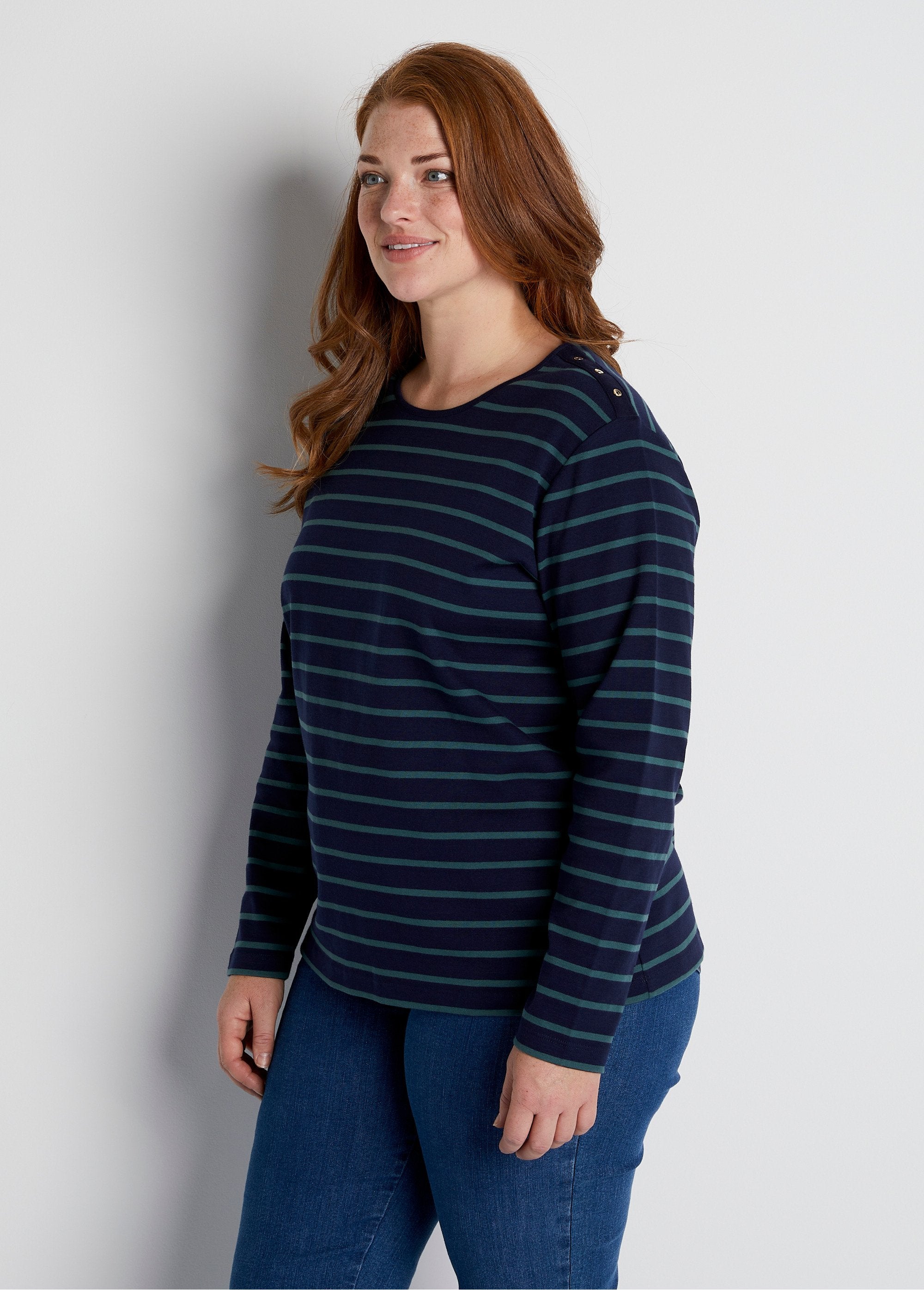 Short_cotton_sailor_t-shirt_with_long_sleeves_Navy_and_green_FA2_curvy