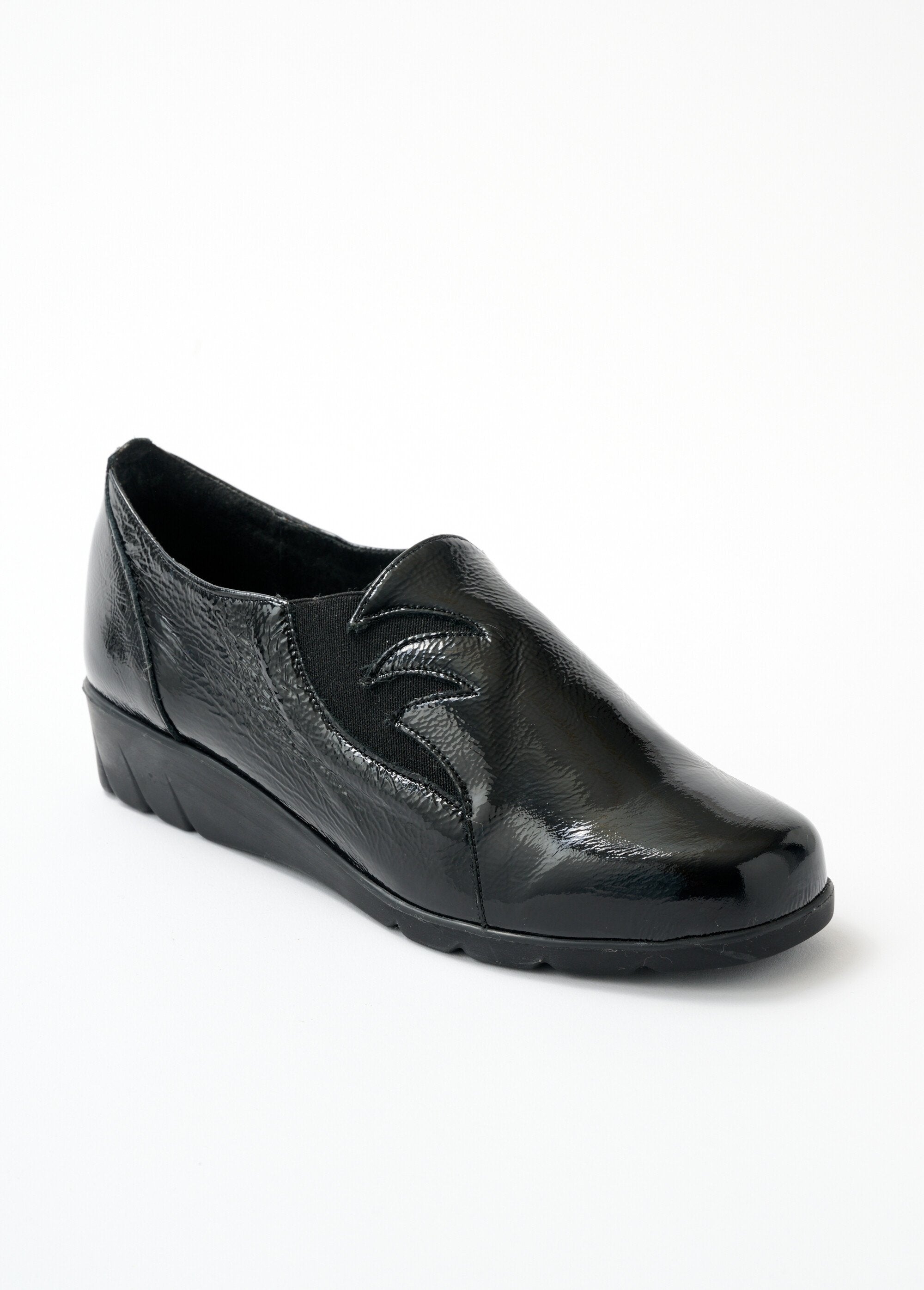 Elasticated_trotters_comfort_width_varnished_Black_FA1_slim