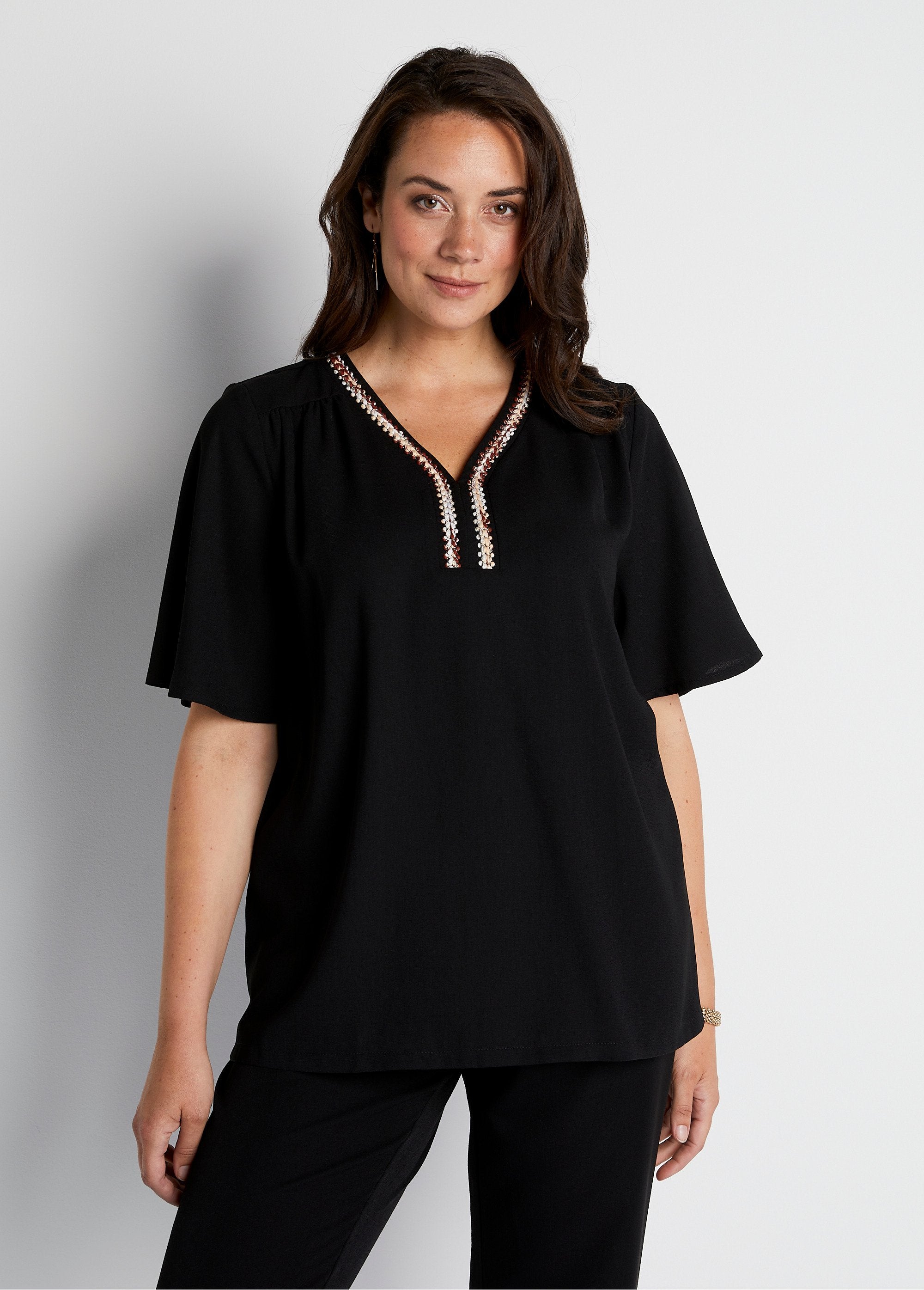 Loose_mid-length_tunic_with_butterfly_sleeves_Black_FA1_curvy