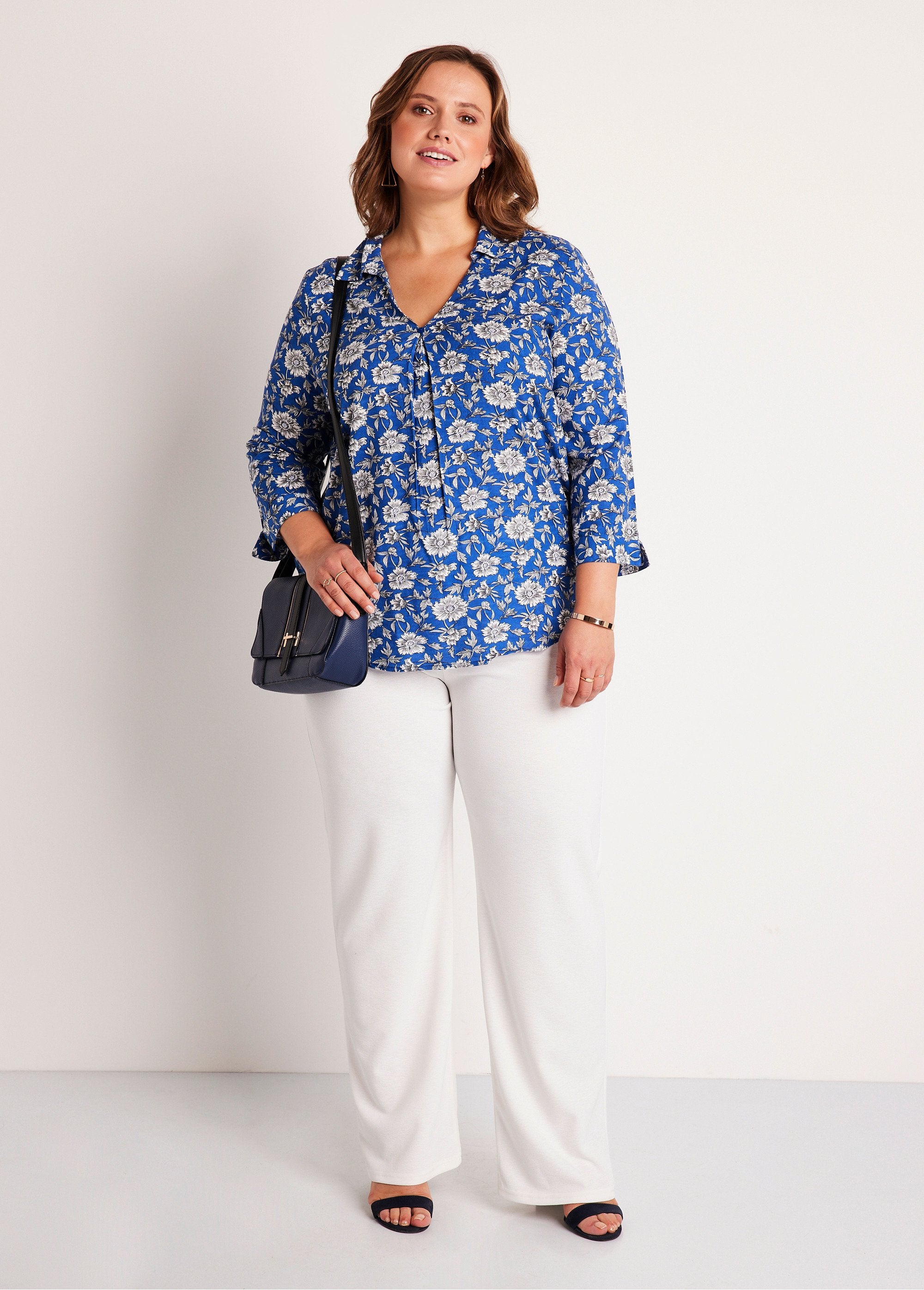 Long_flared_floral_tunic_Blue_and_white_SF1_curvy