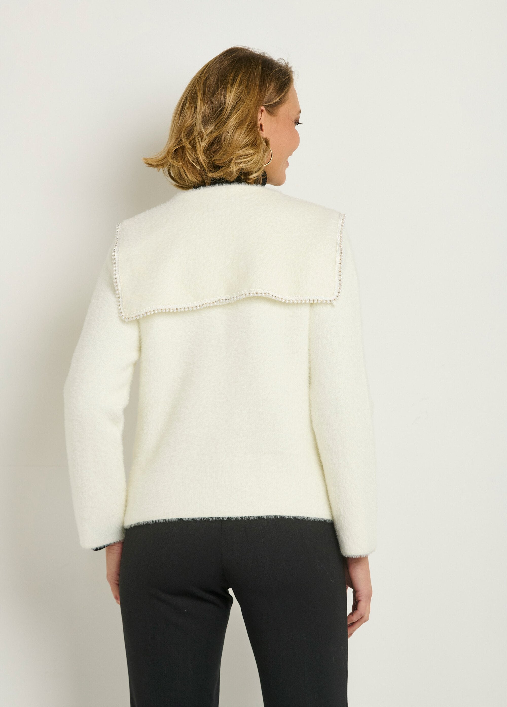 Hairy_knit_V-neck_jacket_chic_details_White_DO2_slim