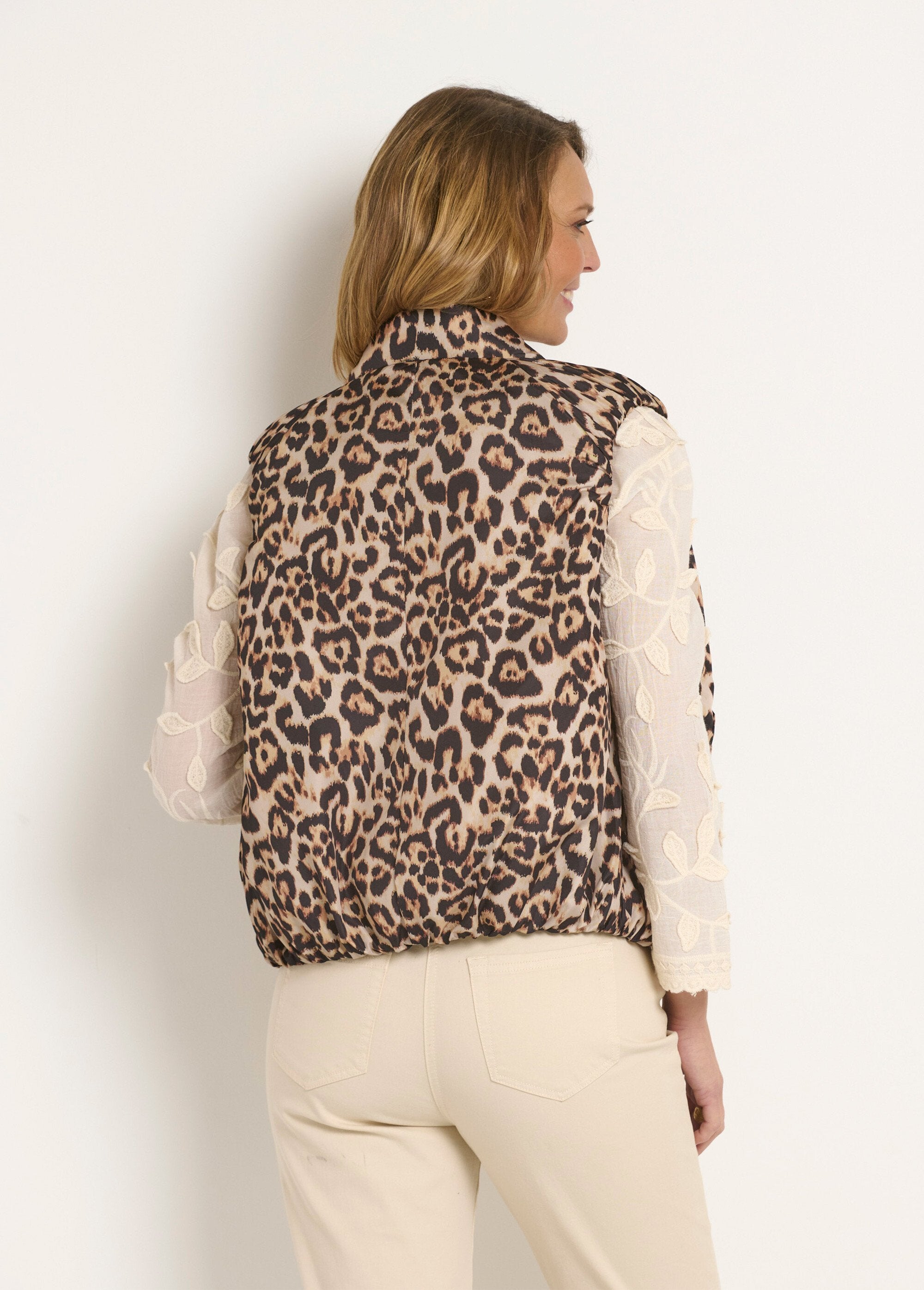 Veste_satinée_matelassée_léopard_sans_manches_Leopard_DO1_slim